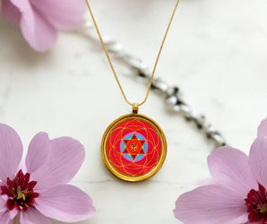 Collar de latón con semilla de flor de la vida