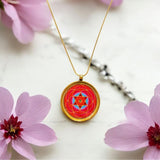Collar de latón con semilla de flor de la vida