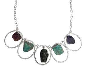 Collar de minerales en bruto
