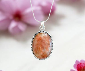 Collar de alpaca con mineral piedra sol