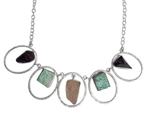 Collar de alpaca con piedras en bruto