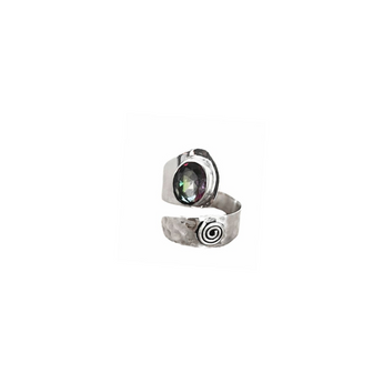 Anillo de plata 925 con diseño sofisticado y adornado con mineral natural 
