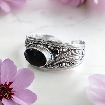 Brazalete de alpaca con mineral de ónix 