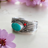 Brazalete de alpaca con minerales naturales de turquesa y coral