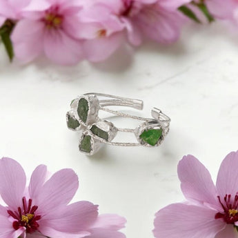 Brazalete de alpaca con esmeralda