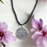 Collar de alpaca con Ganesh bordado