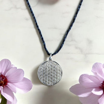 Collar de alpaca con flor de la vida