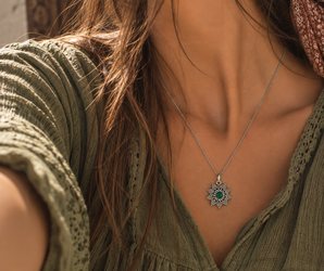 Collar-BUKI-esmeralda-