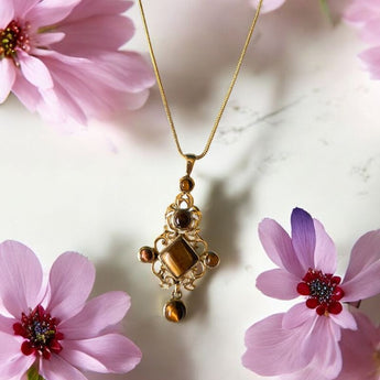 Collar de latón con ojo de tigre