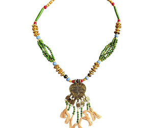 Collar con figura colgante 