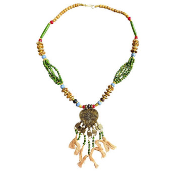 Collar con figura colgante 