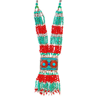 Collar étnico con minerales incrustados