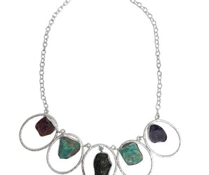 Collar de minerales en bruto