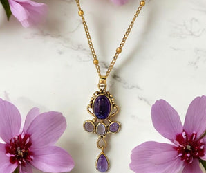 Collar de latón con amatista como mineral