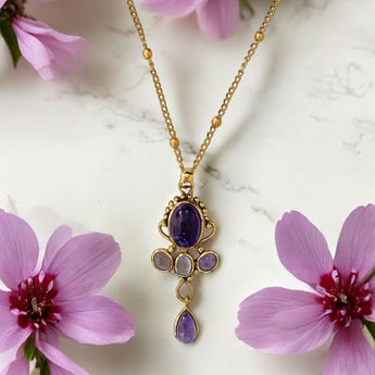 Collar de latón con amatista como mineral