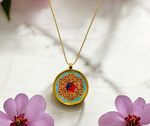 Collar de latón con simbología