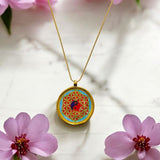 Collar de latón con simbología