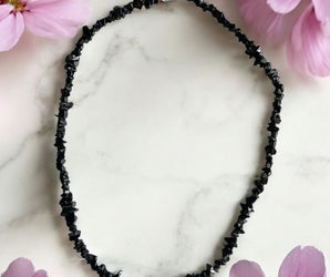 Collar con pequeñas piedras de ónix