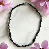Collar con pequeñas piedras de ónix