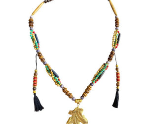Collar de cuentas y latón 