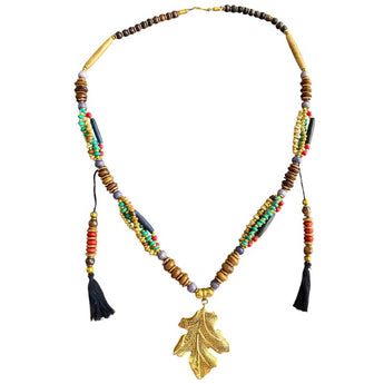 Collar de cuentas y latón 