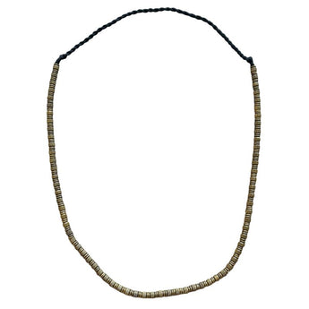 Collar de macramé y cuentas de latón 