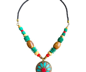 Collar con incrustaciones de minerales naturales 
