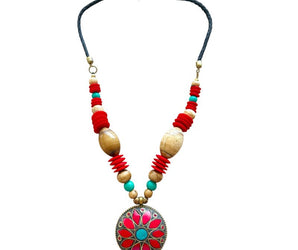 Collar de latón y minerales naturales 