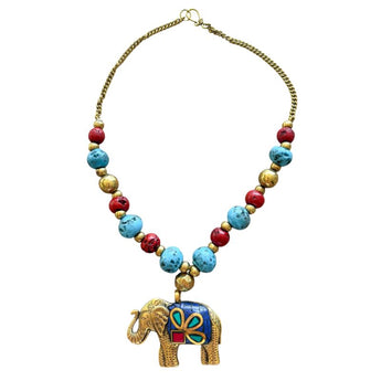 Collar de latón e incrustaciones de minerales naturales 