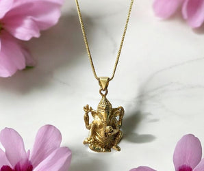 Collar de latón con figura colgante de Ganesh 
