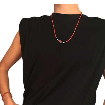 Collar de estilo étnico formado por piedras naturales que lo complementan