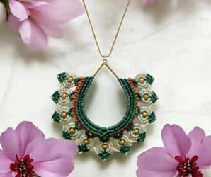 Collar de macramé con diseño único