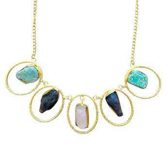 Collar de latón con piedras en bruto