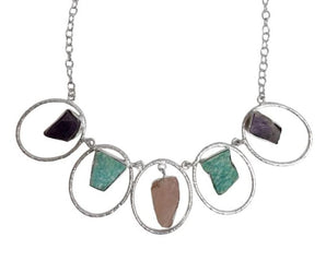 Collar de minerales en bruto