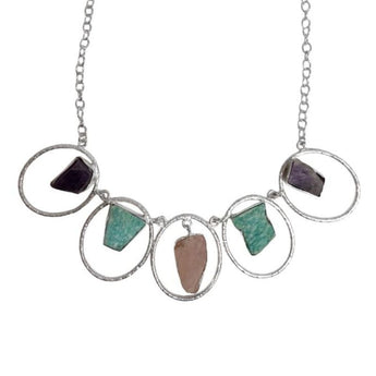 Collar de minerales en bruto