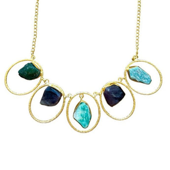 Collar de latón con piedras en bruto