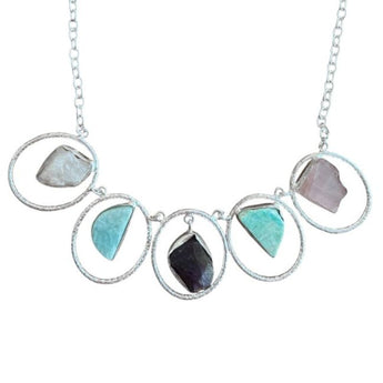 Collar de alpaca con minerales en bruto