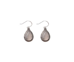 Pendientes de gancho con minerales brillantes y elaborados con plata de Ley 925 