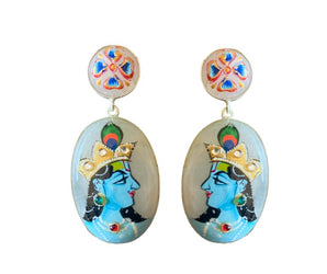 Pendientes artesanos, de piedras naturales y pintados a mano por el señor Shakti 