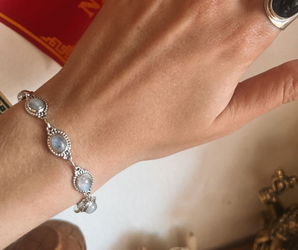 Pulsera NUMO -piedra luna-