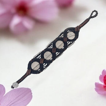 Pulsera de macramé con piezas de alpaca