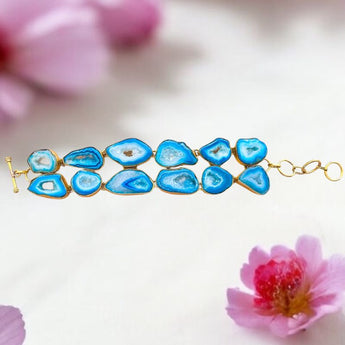 Pulsera elaborada con drusas de ágatas y latón 