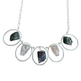 Collar de alpaca con minerales en bruto