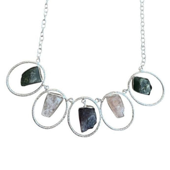 Collar de alpaca con minerales en bruto