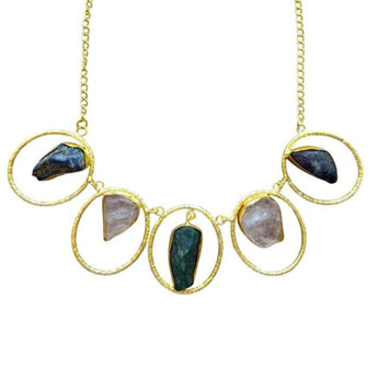 Collar de latón con minerales en bruto