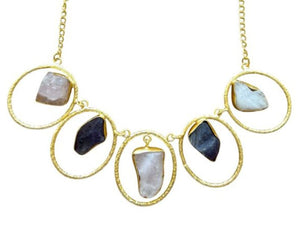 Collar de minerales en bruto