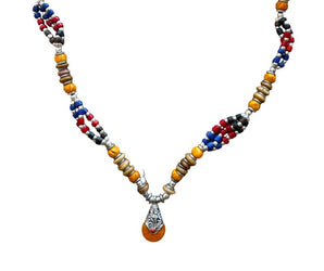 Collar de alpaca y cuentas de colores 